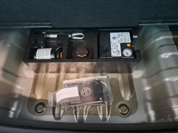 Car image 27