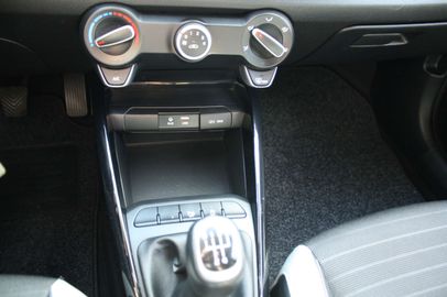 Car image 25