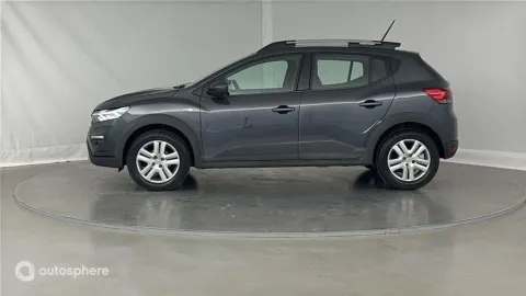 Car image 3