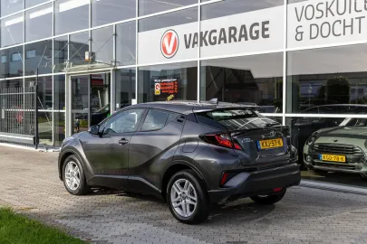 Car image 3