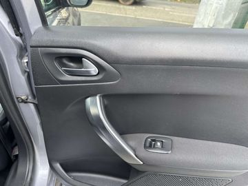 Car image 30