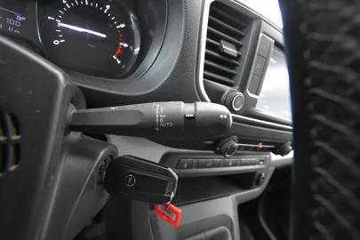 Car image 34