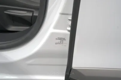 Car image 38
