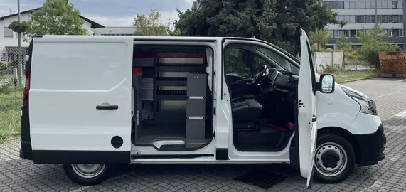 Car image 15