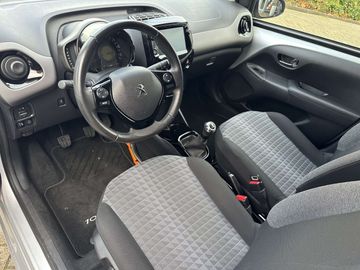 Car image 11