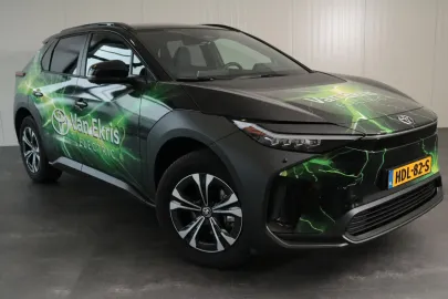 Car image 4