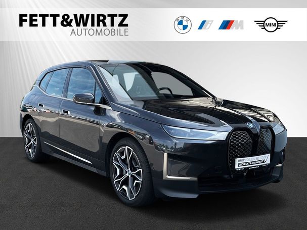 BMW iX xDrive40 240 kW image number 1