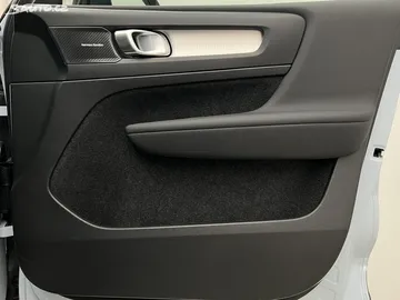 Car image 42