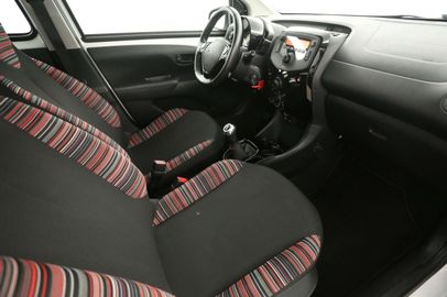 Car image 20