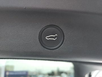 Car image 32