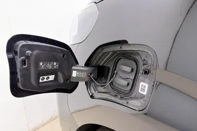 Car image 32