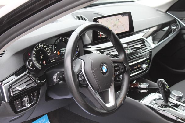 BMW 520d Touring xDrive Sport Line 140 kW image number 14