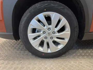 Car image 24