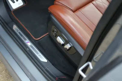 Car image 36