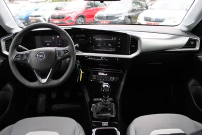 Car image 18