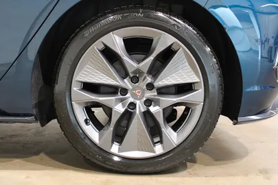 Car image 18
