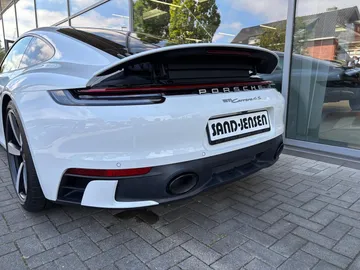 Car image 26
