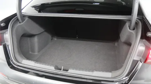 Car image 38
