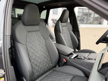 Car image 47