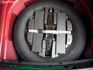 Car image 22