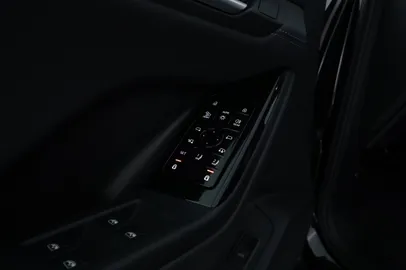 Car image 29