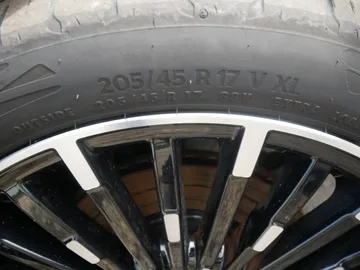 Car image 32