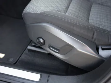 Car image 45