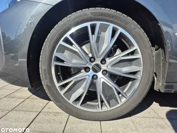 Car image 32