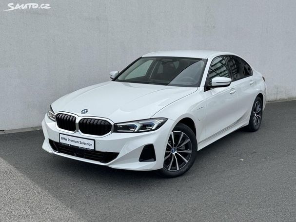 BMW 330 e xDrive 215 kW image number 1