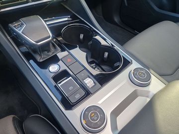 Car image 24