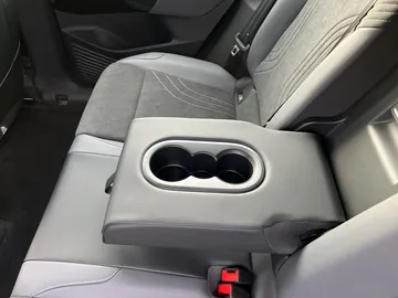 Car image 35