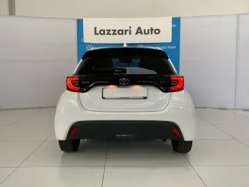 Car image 4