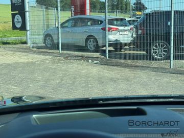 Car image 26