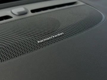 Car image 32