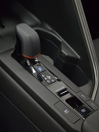 Car image 30