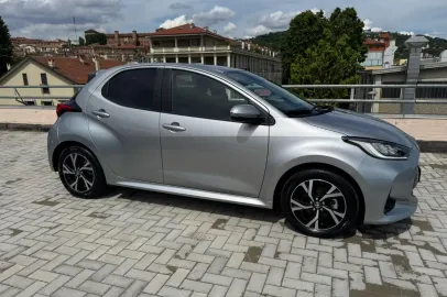 Car image 3