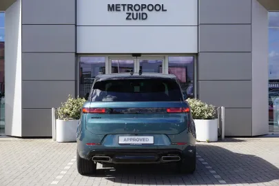 Car image 4