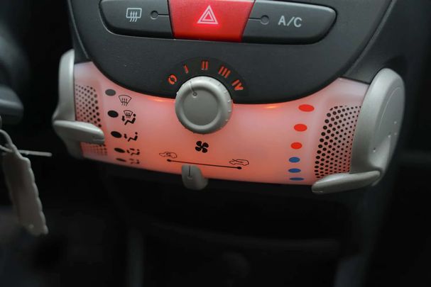 Toyota Aygo 50 kW image number 7