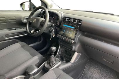 Car image 15