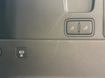 Car image 34