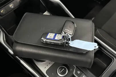 Car image 26