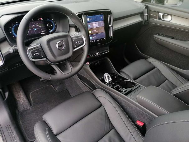 Volvo XC40 B4 Plus Dark 145 kW image number 4