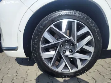 Car image 37