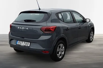 Car image 3