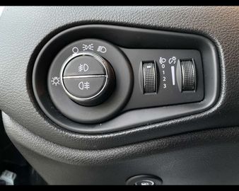 Car image 36