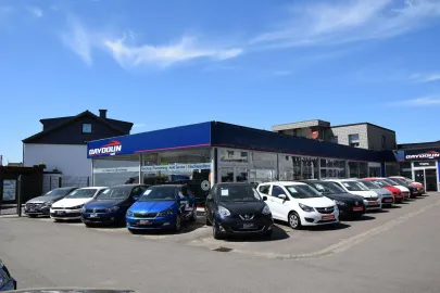 Car image 16