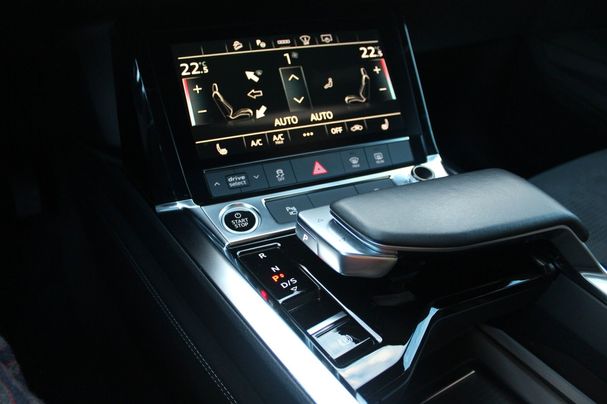 Audi e-tron 55 quattro S-line 300 kW image number 24