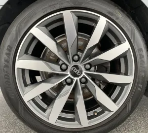 Car image 34