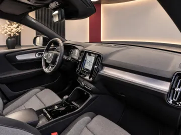 Car image 40