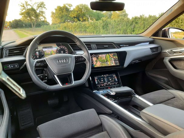 Audi e-tron 55 quattro 300 kW image number 4